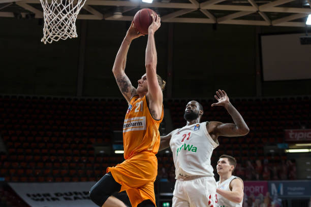 44亿欧元 44亿欧元