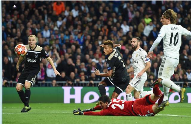 凭借出众的 凭借出众的