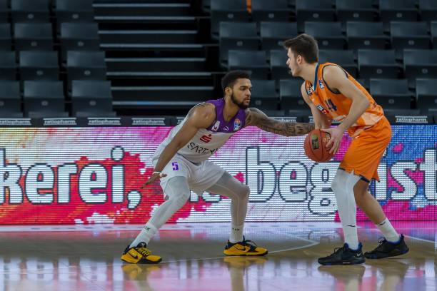 根据球员的 根据球员的